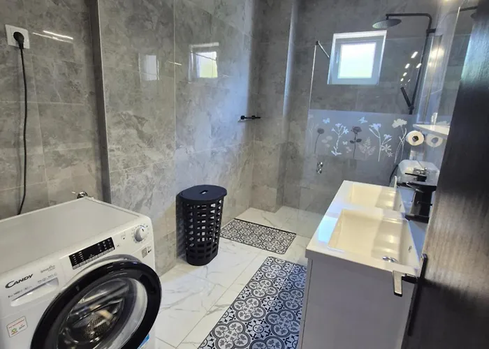 Margareta & Ena דירה *